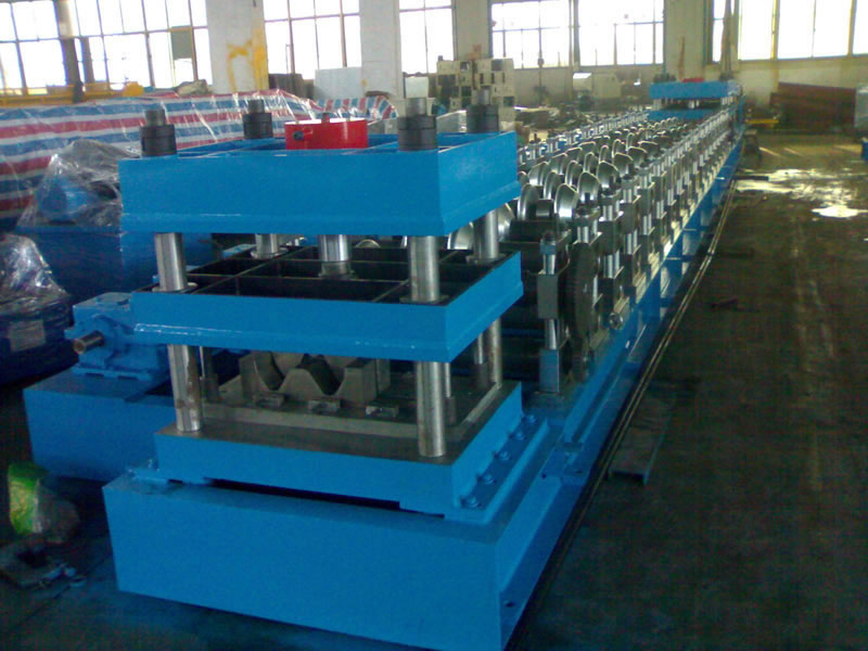 Three Wave Guardrail Roll Forming Machine