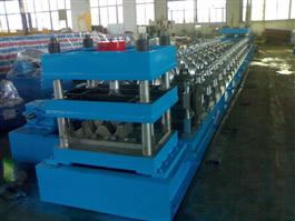 Tre onde Guardrail Roll formatrice